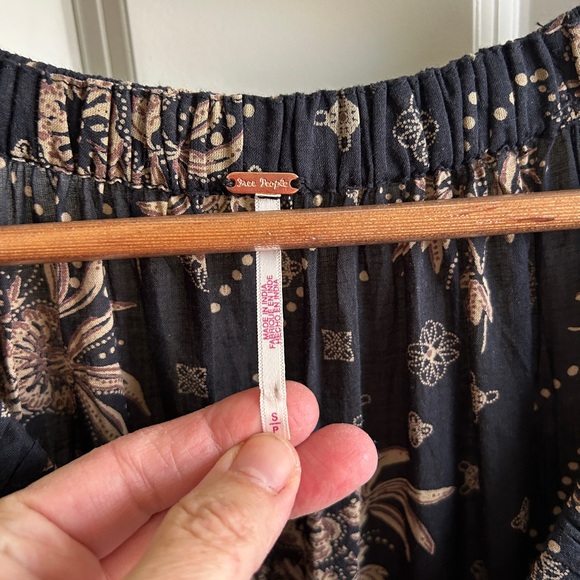 Like new Free People “Golden Hour” maxi dress size S. Stunning. Deep V. Boho - Picture 4 of 16